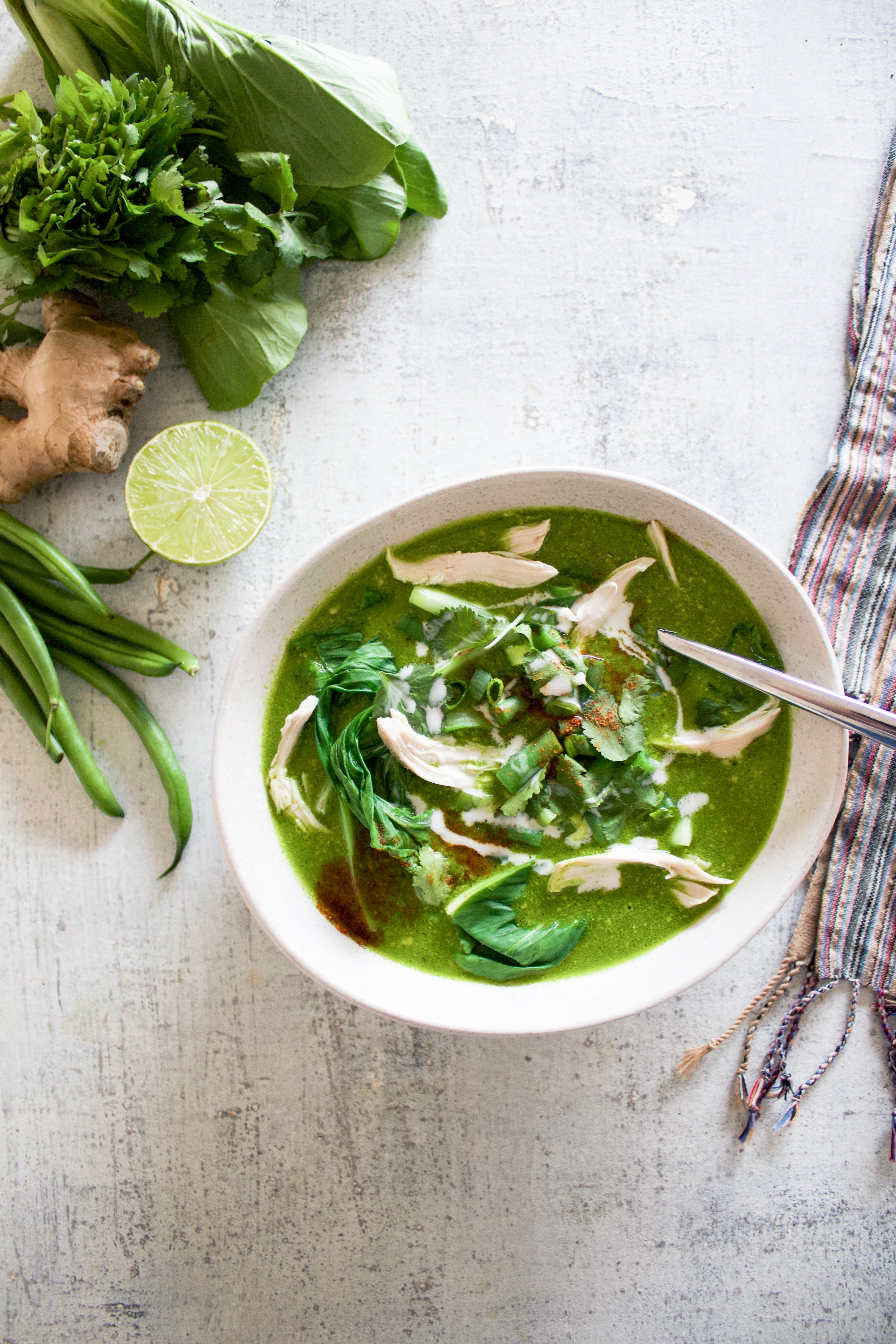 Green chicken nourishing soup